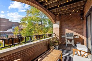 Balcony with Grill