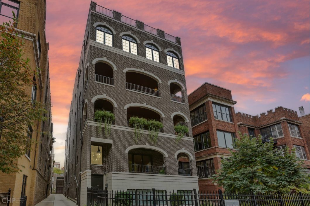 549 W Roscoe PH