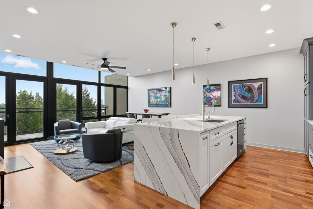 2-web-or-mls-3946 N Ravenswood Ave 603 – Steve Jurgens_CHP2025_013