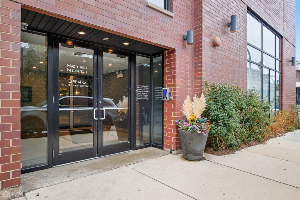 30-web-or-mls-3946 N Ravenswood Ave 603 – Steve Jurgens_CHP2025_001