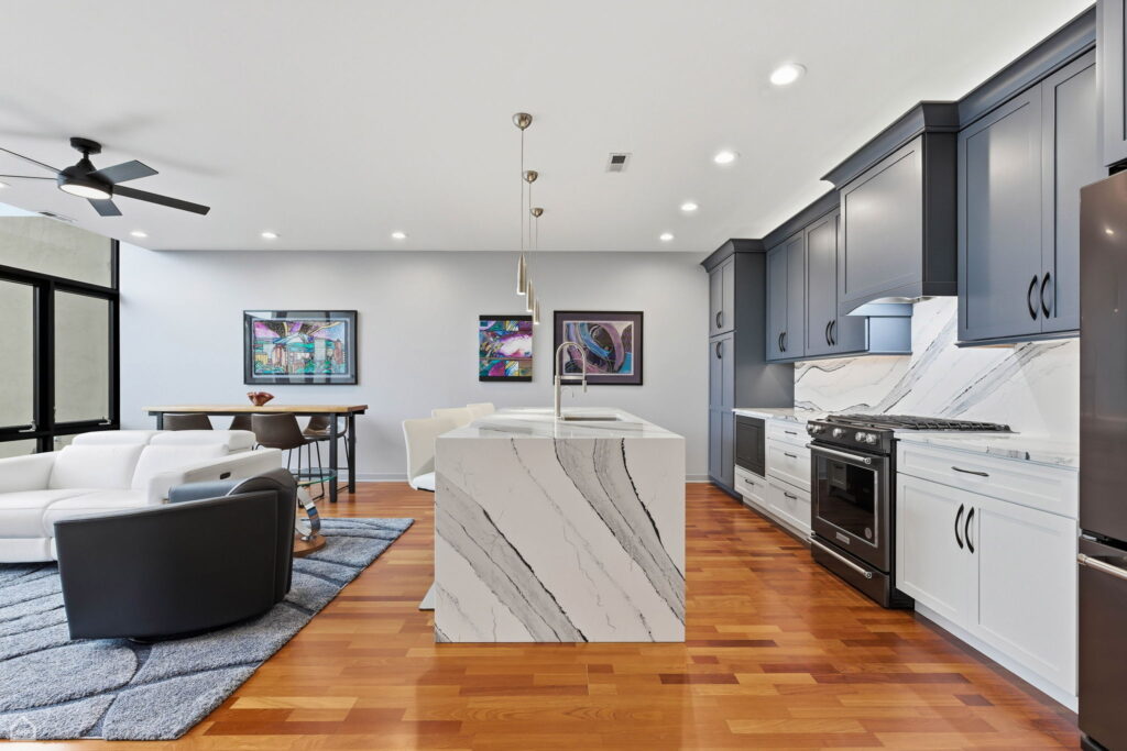 52-web-or-mls-17-print-3946 N Ravenswood Ave 603 – Steve Jurgens_CHP2025_018_Edit