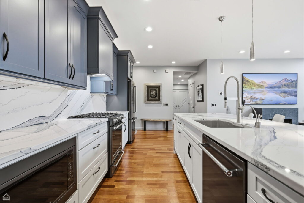 53-web-or-mls-16-print-3946 N Ravenswood Ave 603 – Steve Jurgens_CHP2025_017_Edit