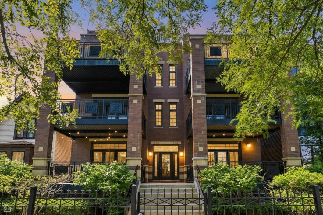 723 W Diversey PH 723 W Diversey PH