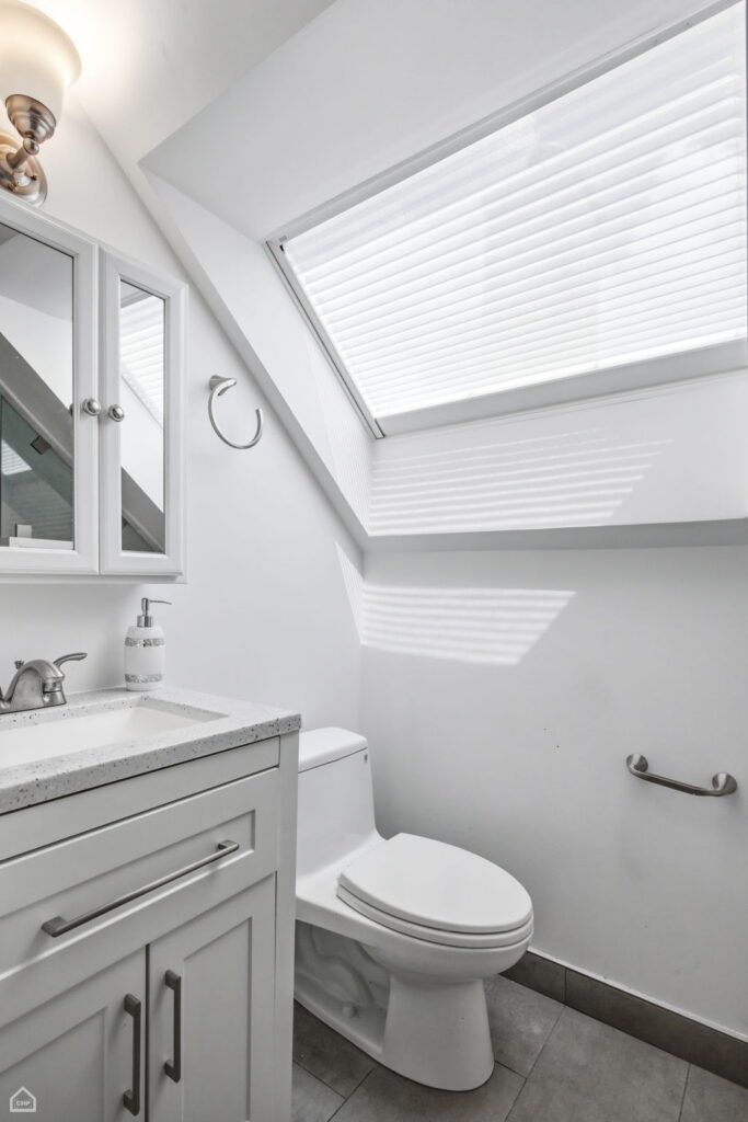 22-web-or-mls-1718 N Oak Park Ave_018